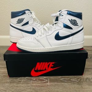 Jordan 1 Metallic Navy (rare)